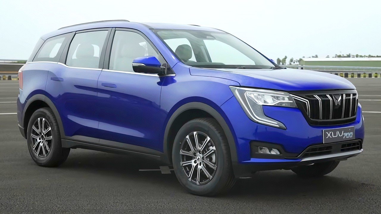 XUV700